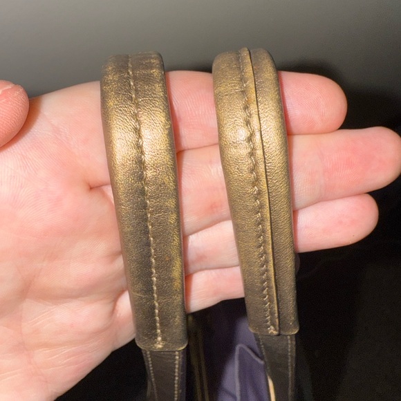 Coach Kisslock Shoulder Bag with Embossed Flowers and Lavender Interior - Picture 7 of 17